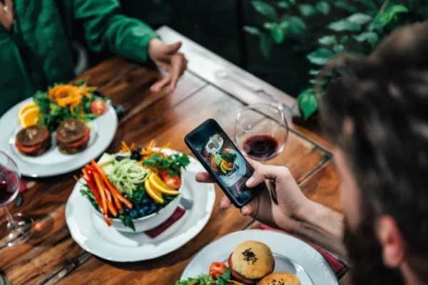 How to Promote Your Restaurant on Social Media